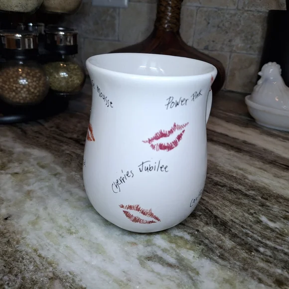 Mary Kay Kisses Shades of Red Lipstick Kisses Lip Prints Coffee Tea Mug Cup - Picture 2 of 8